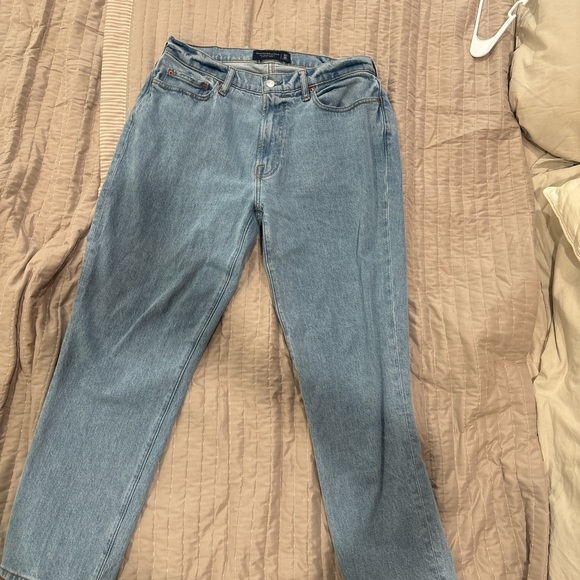Abercrombie & Fitch Light Wash Denim Jeans - Picture 1 of 4